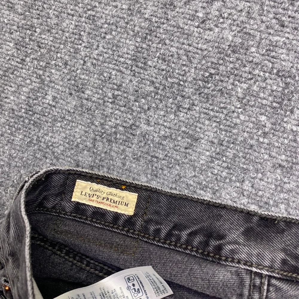 Levis 501 Premium Womens Faded Black Straight Leg Jeans Sz 26 Button Fly Grunge